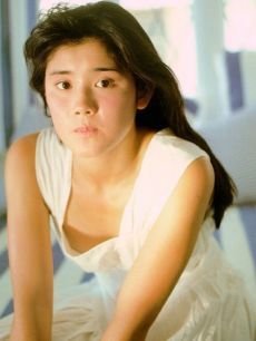 石田光,中日混血女演员,歌手.1972年5月25日出生于东京.