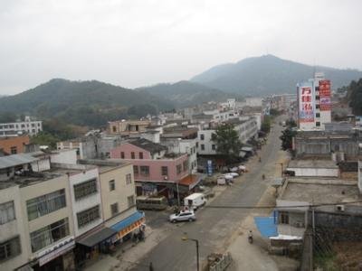 金垌镇位于信宜市西部,素有"南方碧玉"故乡之称,距市区26公里,总面积