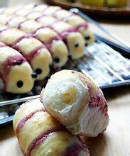 蓝莓酱毛毛虫面包