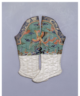 清康熙浅绿绸绣凤头绵袜