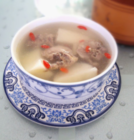 鲜淮山杞子煲鸡