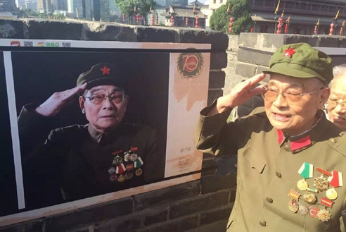 本次影像展上,共拍摄到的120位健在并居于陕西的抗战老兵,其中85岁