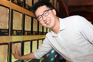 Kevin Chou步入星耀会场