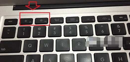 苹果笔记本怎么用快捷键调节屏幕亮度_360问
