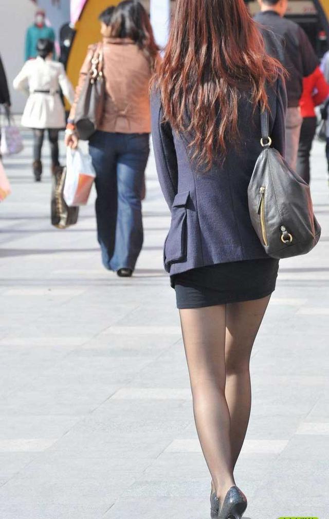 超短裙迷你裙套装 t013b9e4a3273878823.jpg