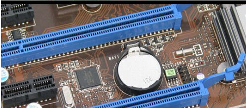 电脑主板上CMOS芯片在什么位置是什么