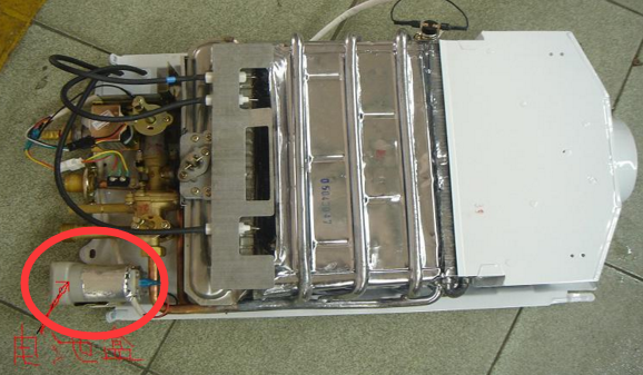 万和热水器的电池在哪里装的?_360问答