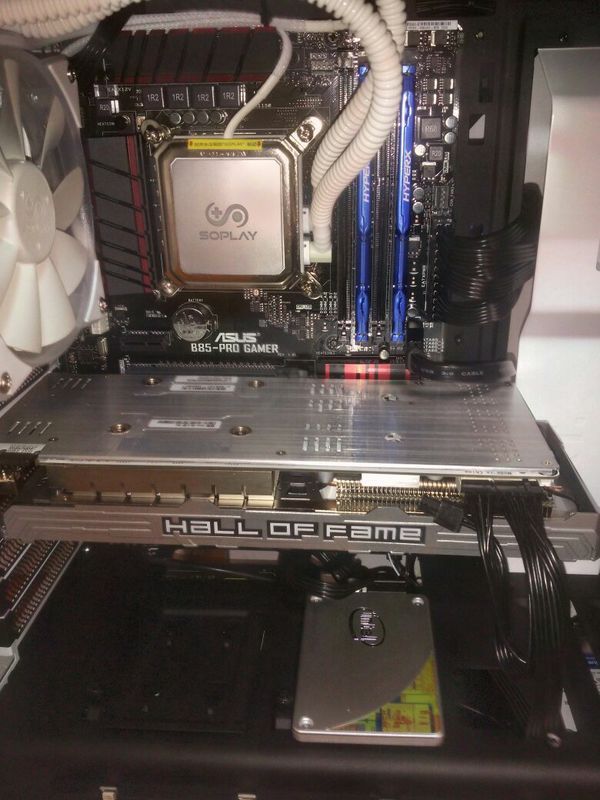 第一次装机,装好启动后水冷风扇灯亮了一下然