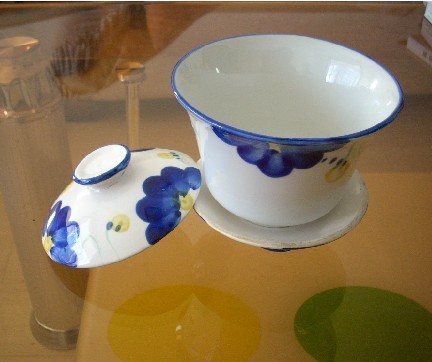 泡铁观音茶用什么茶具?是盖碗杯好还是紫砂壶