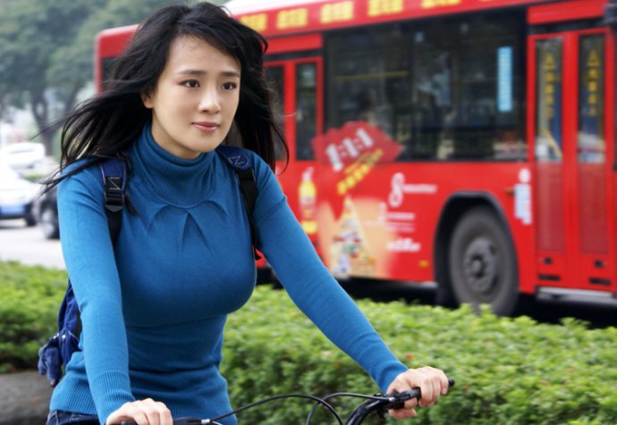 早年经历2000年,周显欣从华西医科大学后,被分到了广州的一家制药厂