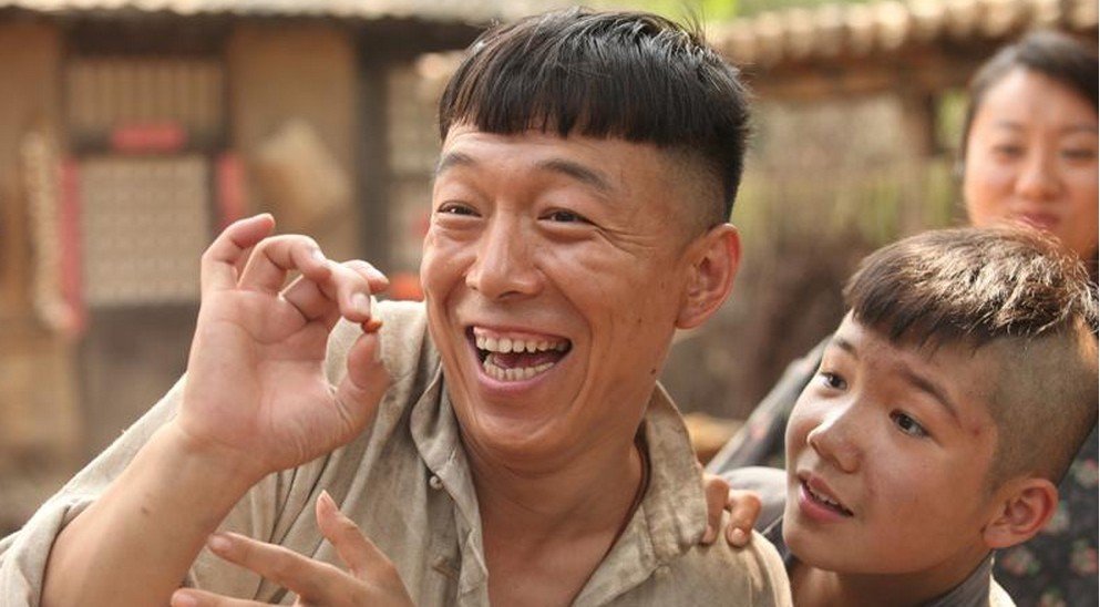 葛二蛋(黄渤 饰),麦子(高虎 饰)和苗子(方慧 饰)成了这场劫难中侥幸