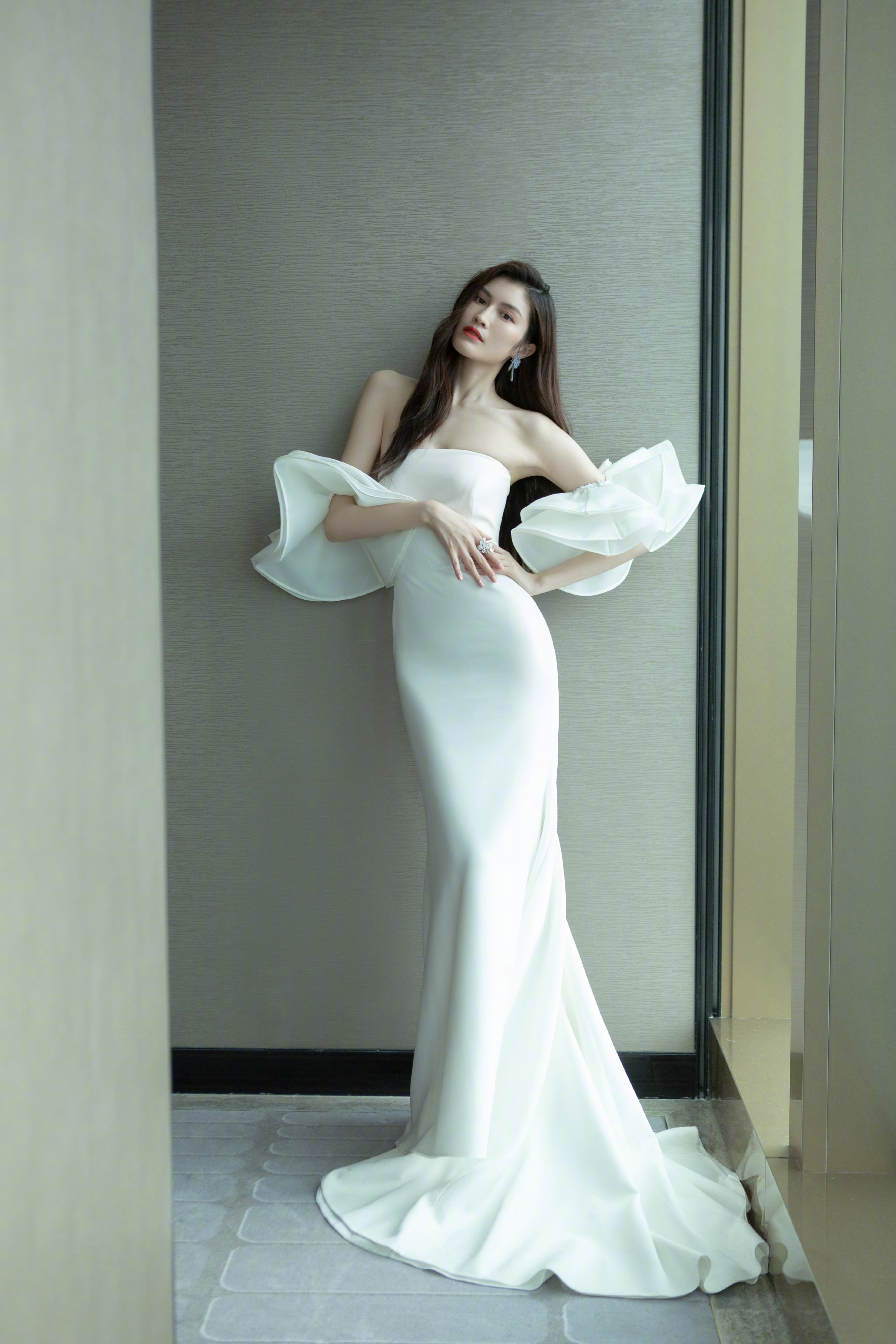 雪白美肌 优雅大气