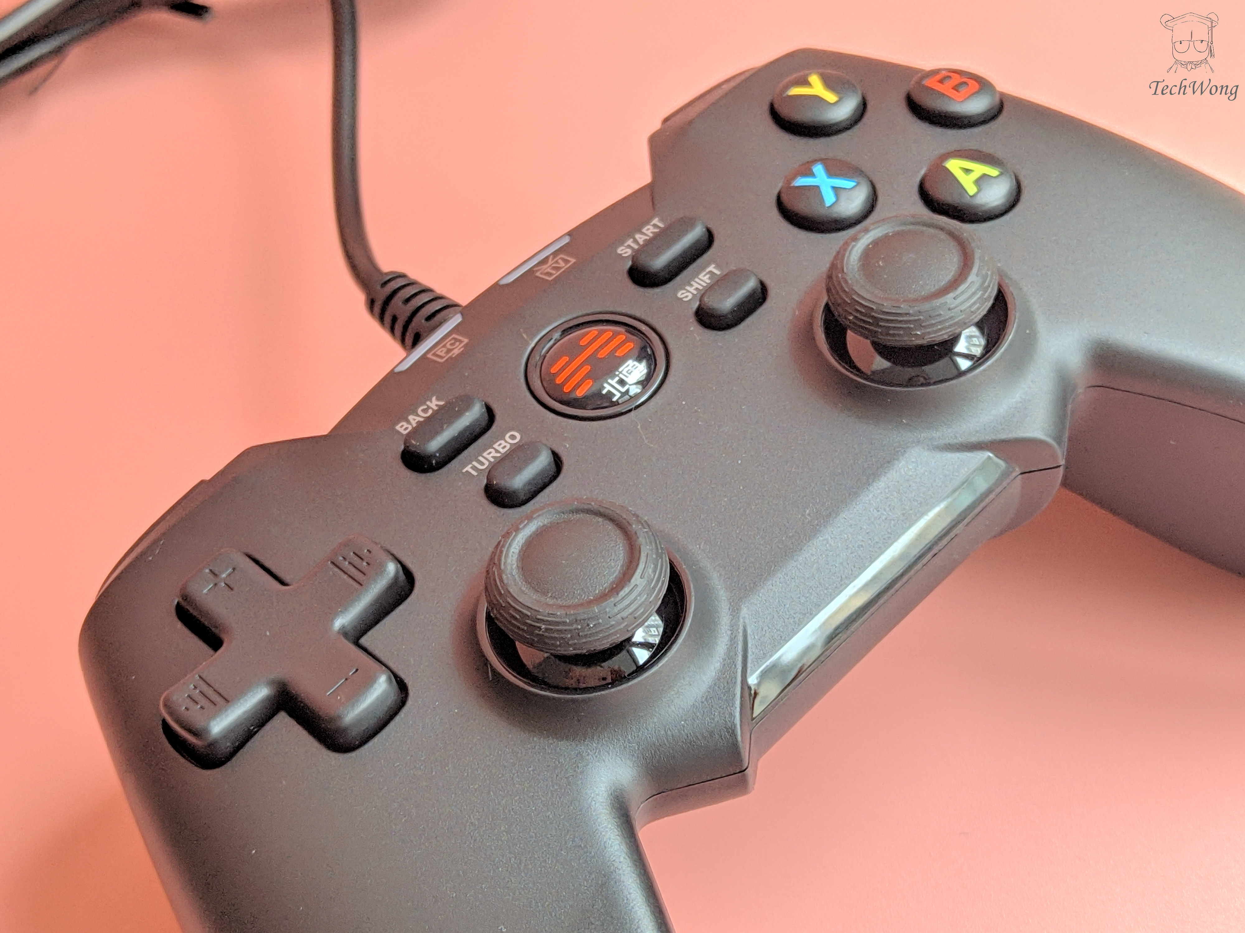 北通蝙蝠4游戏手柄,让所有热爱游戏的玩家,都可拥有一款专业级的游戏