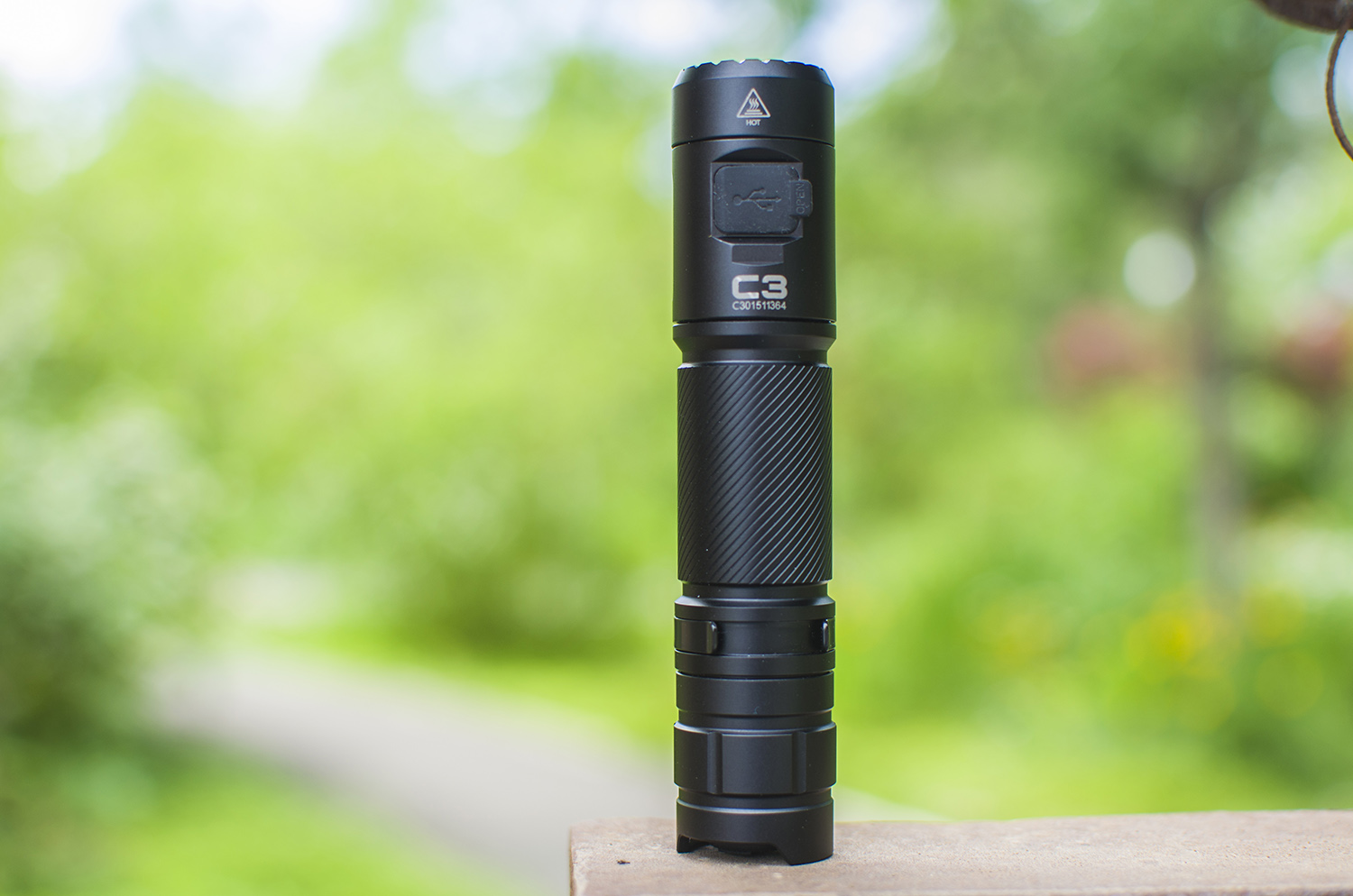 简单小巧性价比高的日用手电:务本c3