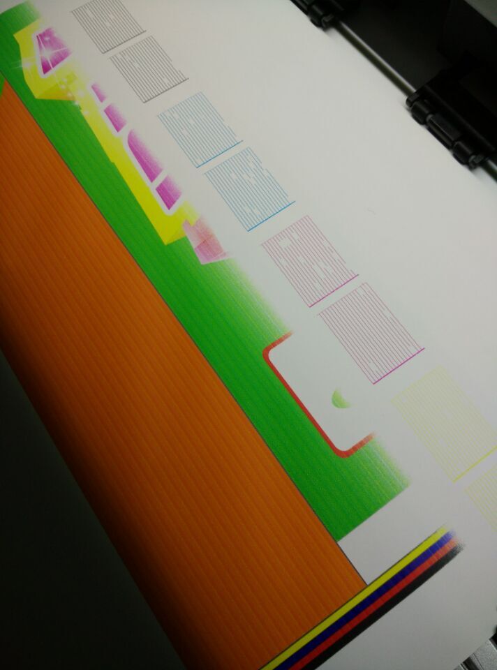 急求各位大神压电写真机喷着六七米就断墨怎么回事