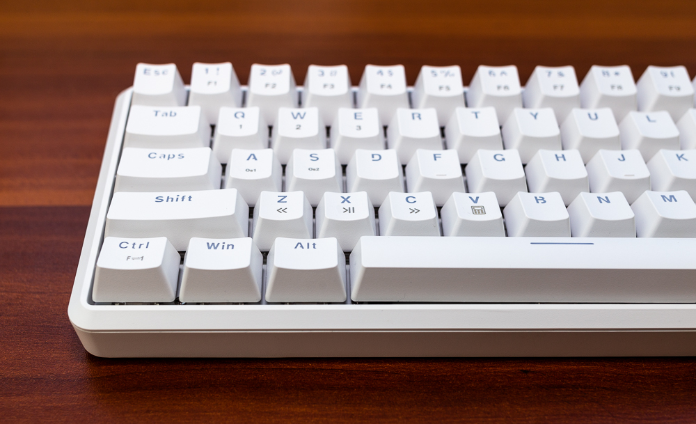 69 综合版区 69 360众测  黑爵k680t蓝牙双模机械键盘,采用68键