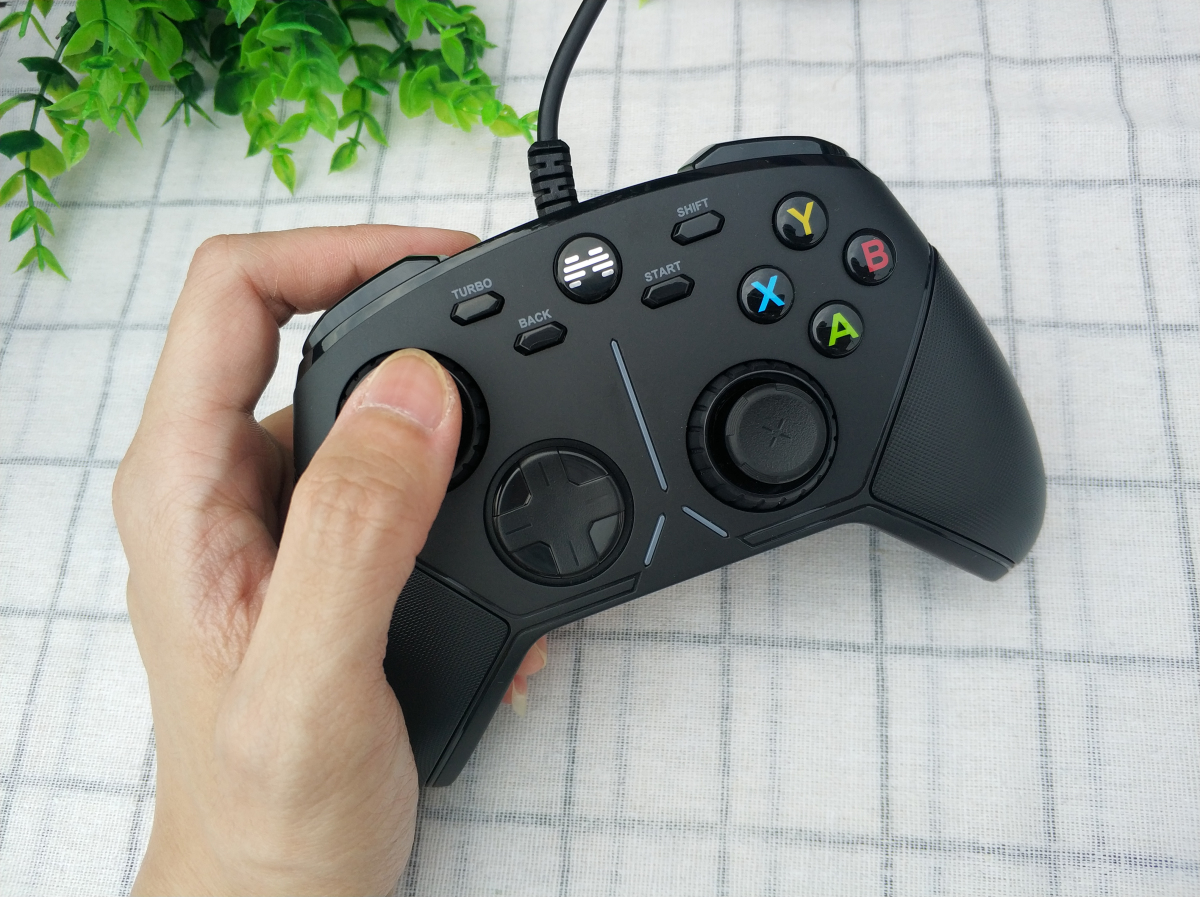 操控灵敏无延迟,北通阿修罗3有线游戏手柄