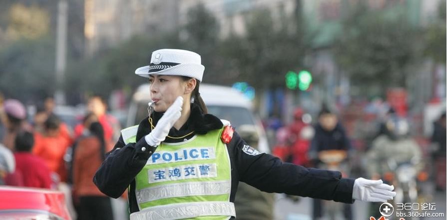 宝鸡最美女交警走红网友调侃愿违法求相见