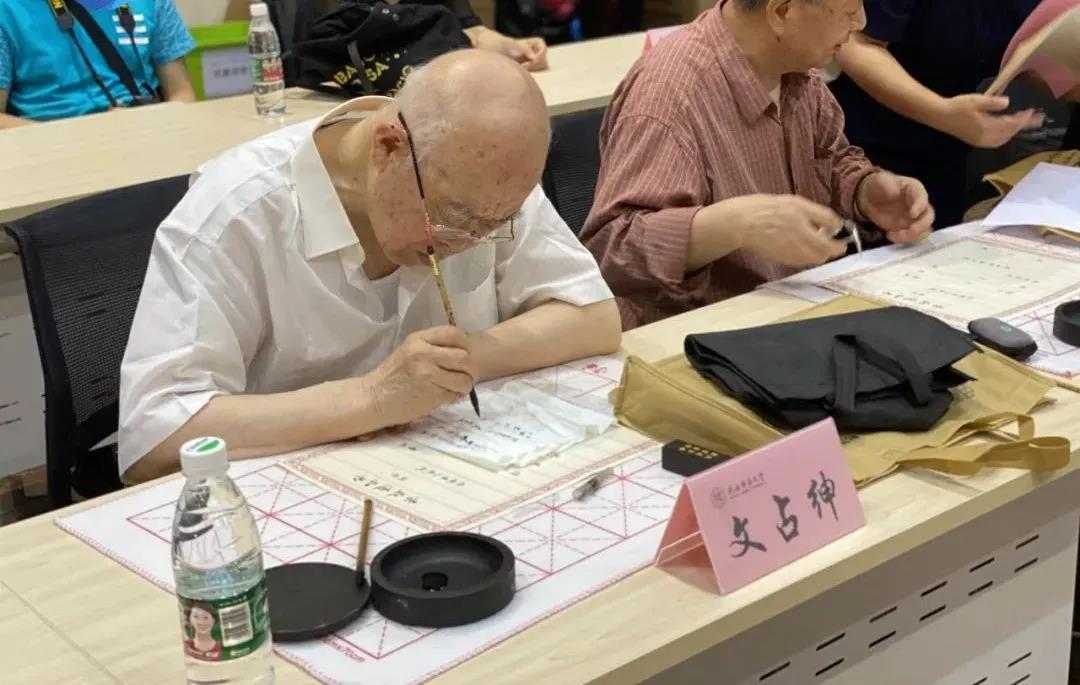 一剪一裁,一笔一划