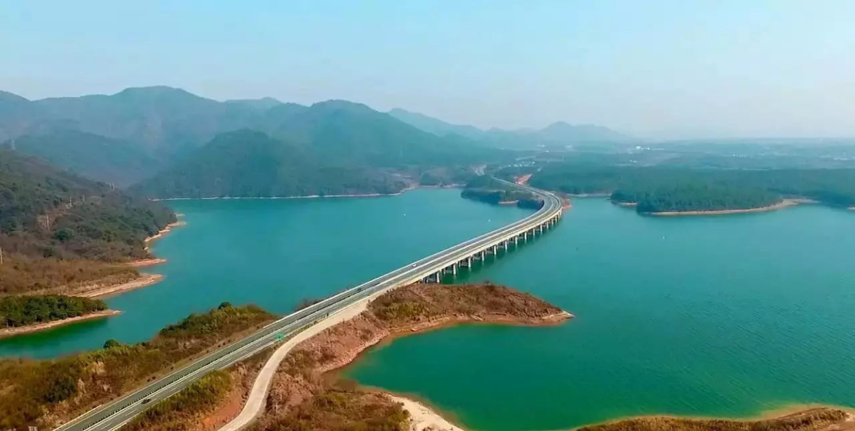中国最美公路——江西省庐山西海水上公路