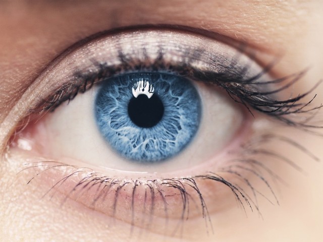 美瞳扔了吧 黑科技20秒让黑眼睛变蓝眼睛【社区早报】