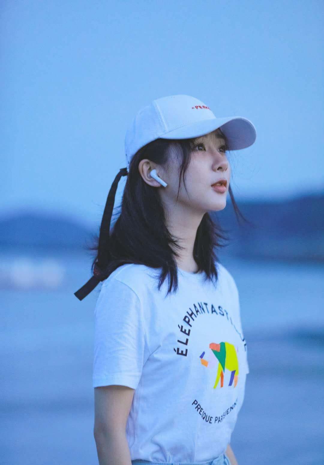 明星:杨紫海边拍一拍