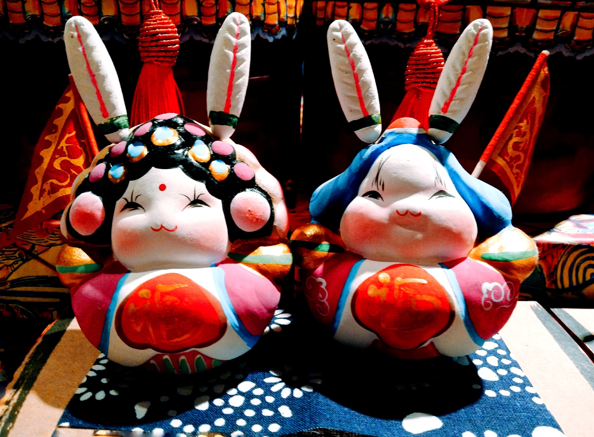 当然啦,还有京剧角色的兔爷陶偶