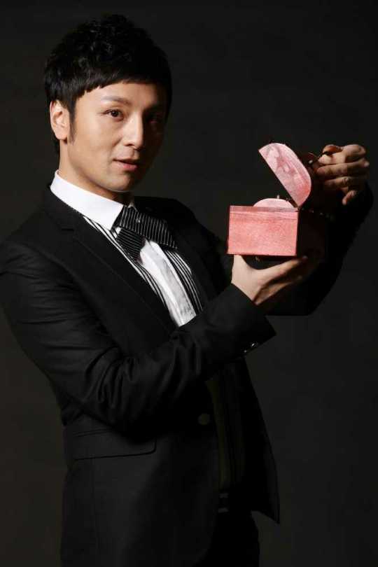 图片欣赏傅琰东著名魔术师