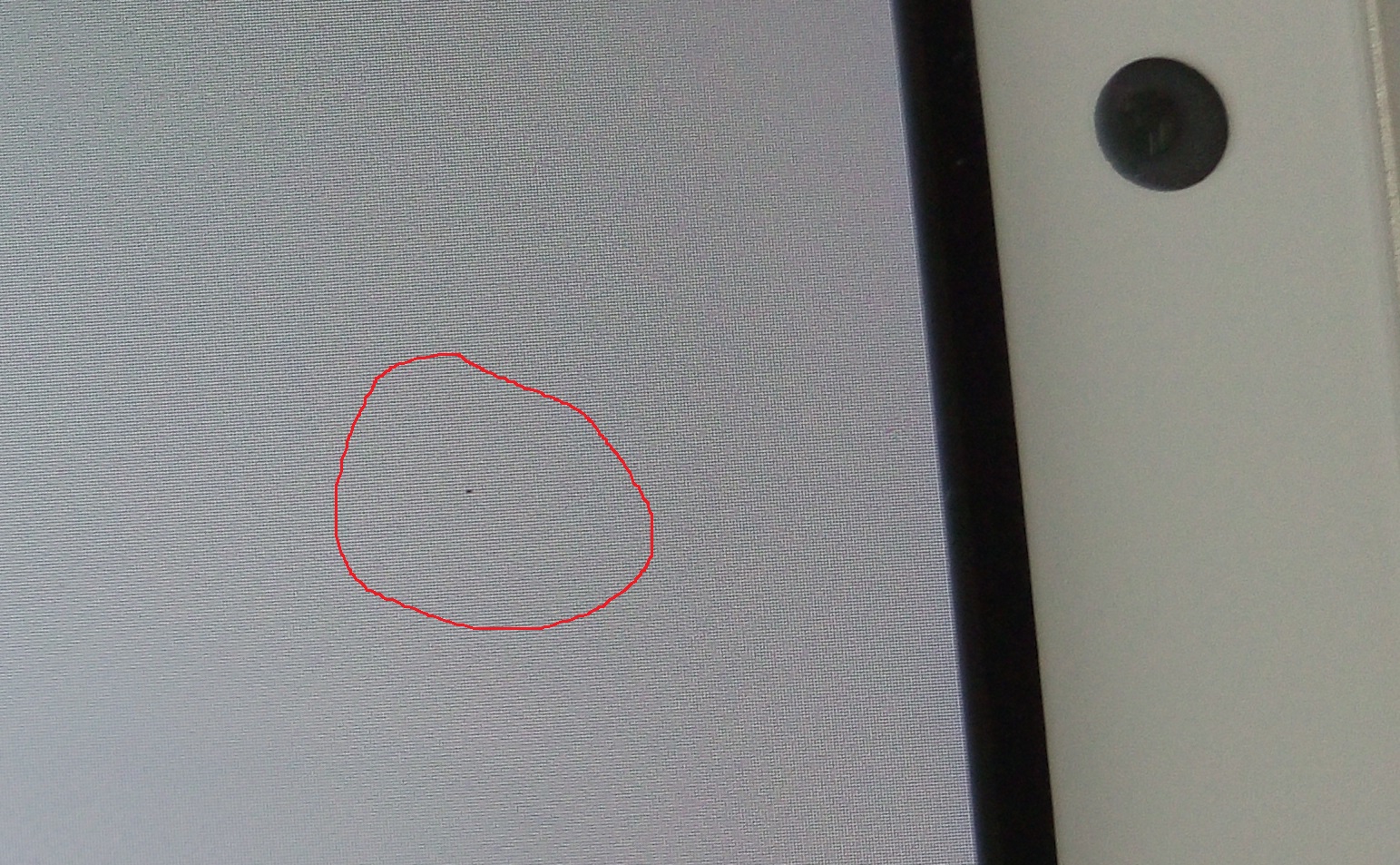 刚在京东买的,屏幕有坏点,边缘有胶