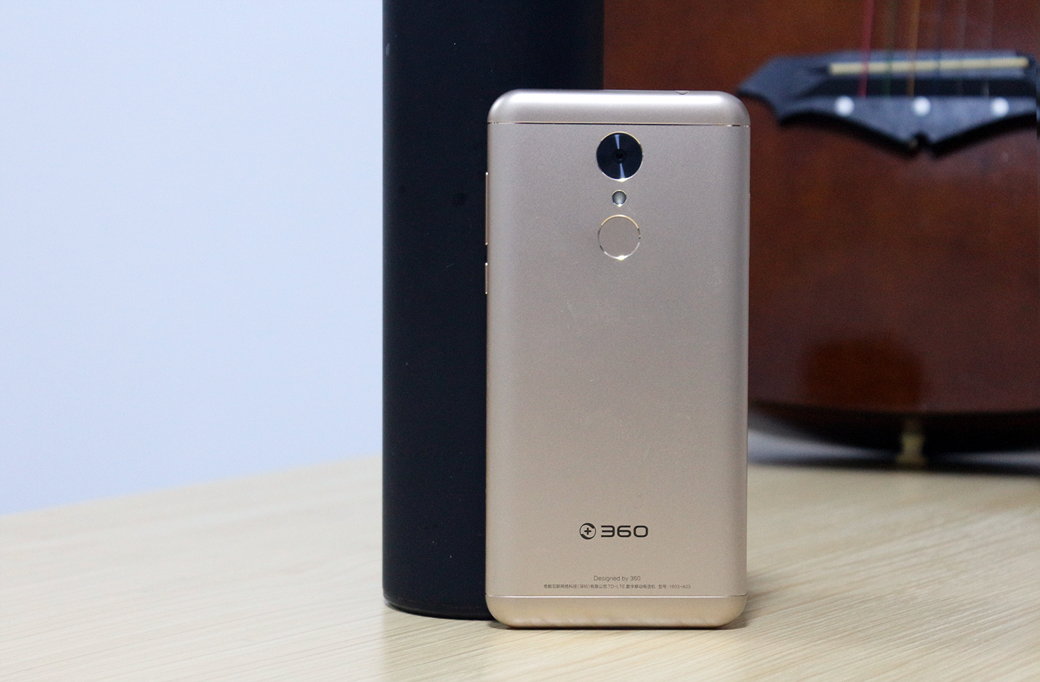 精致简约有容乃大360n4a外观图赏