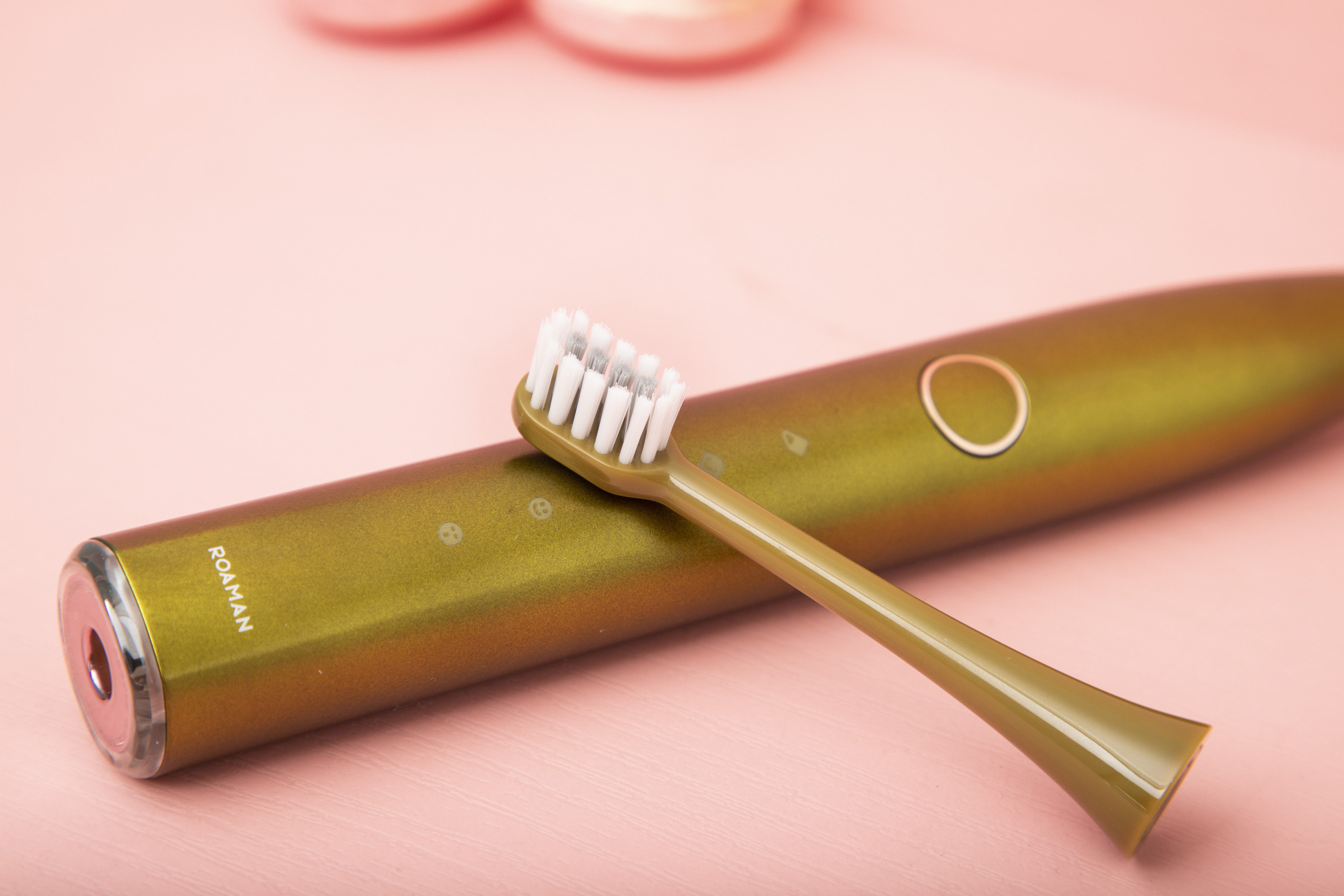 漂亮的不像实力派-罗曼电动牙刷t10s