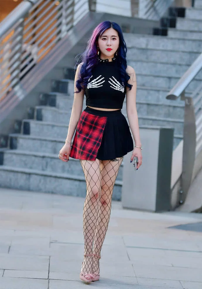 街拍:渔网袜美女