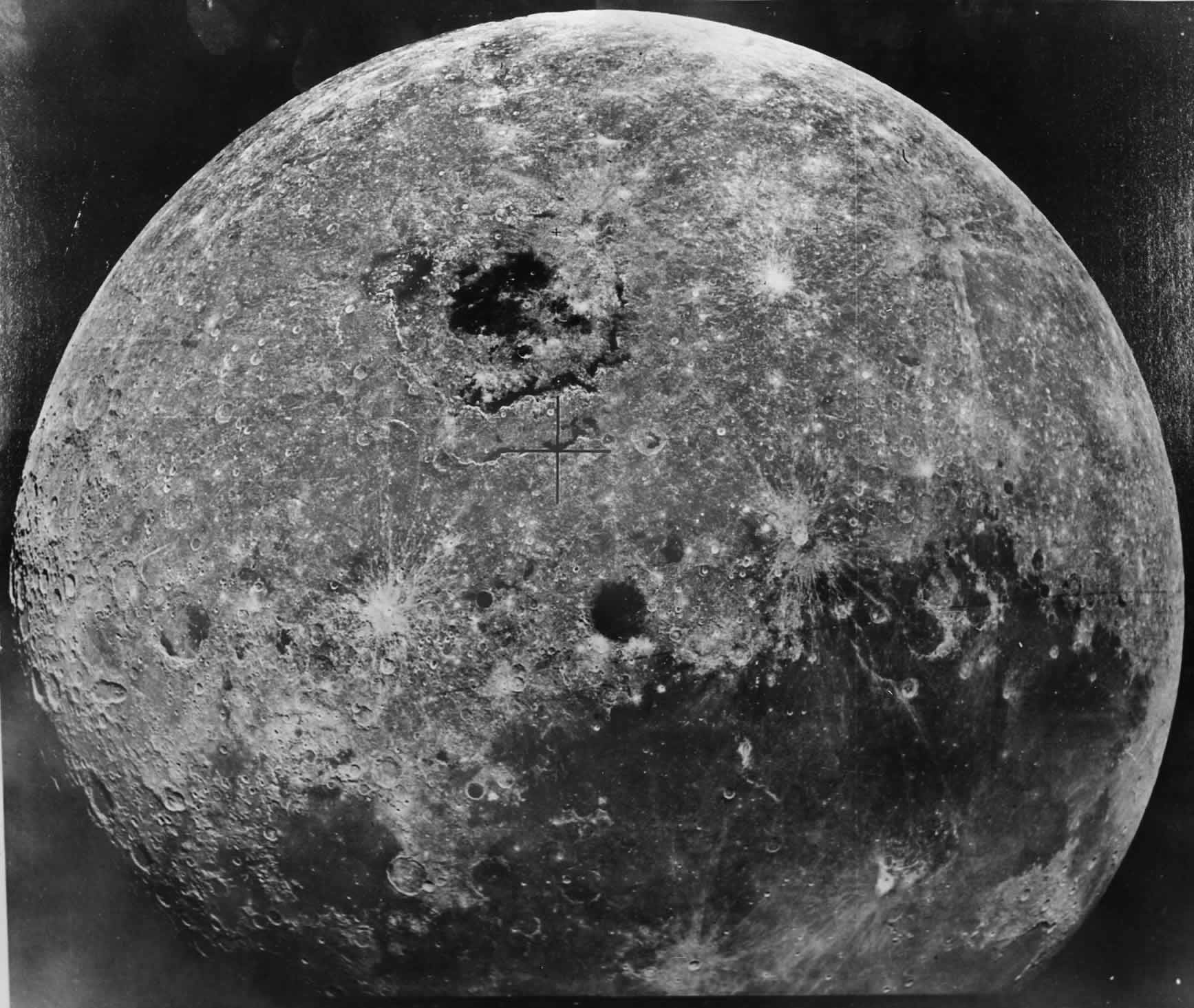 探测器八号拍摄的月球影像jpg