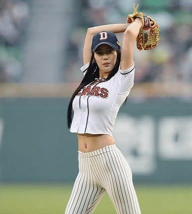 韩国美女李成敏的棒球秀