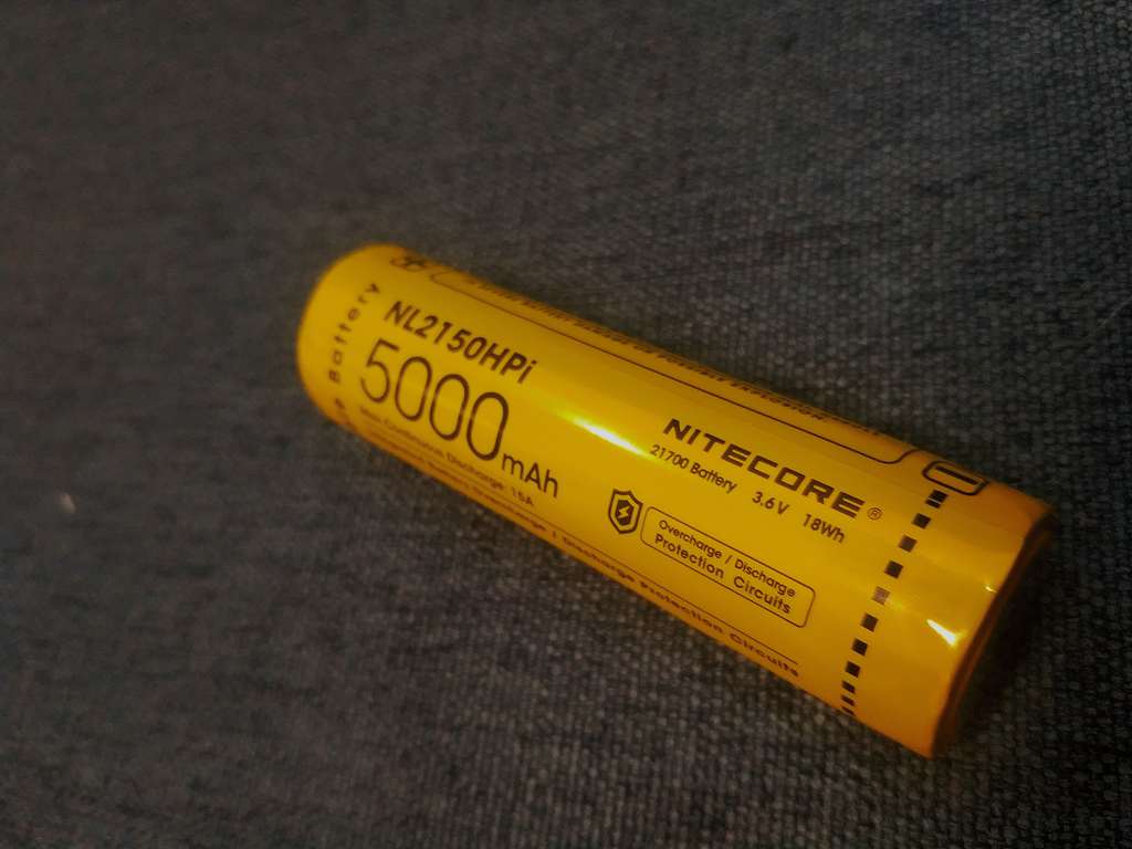 众测  21700智能系统的核心是这颗21700电池,是的就是简单的一颗电池