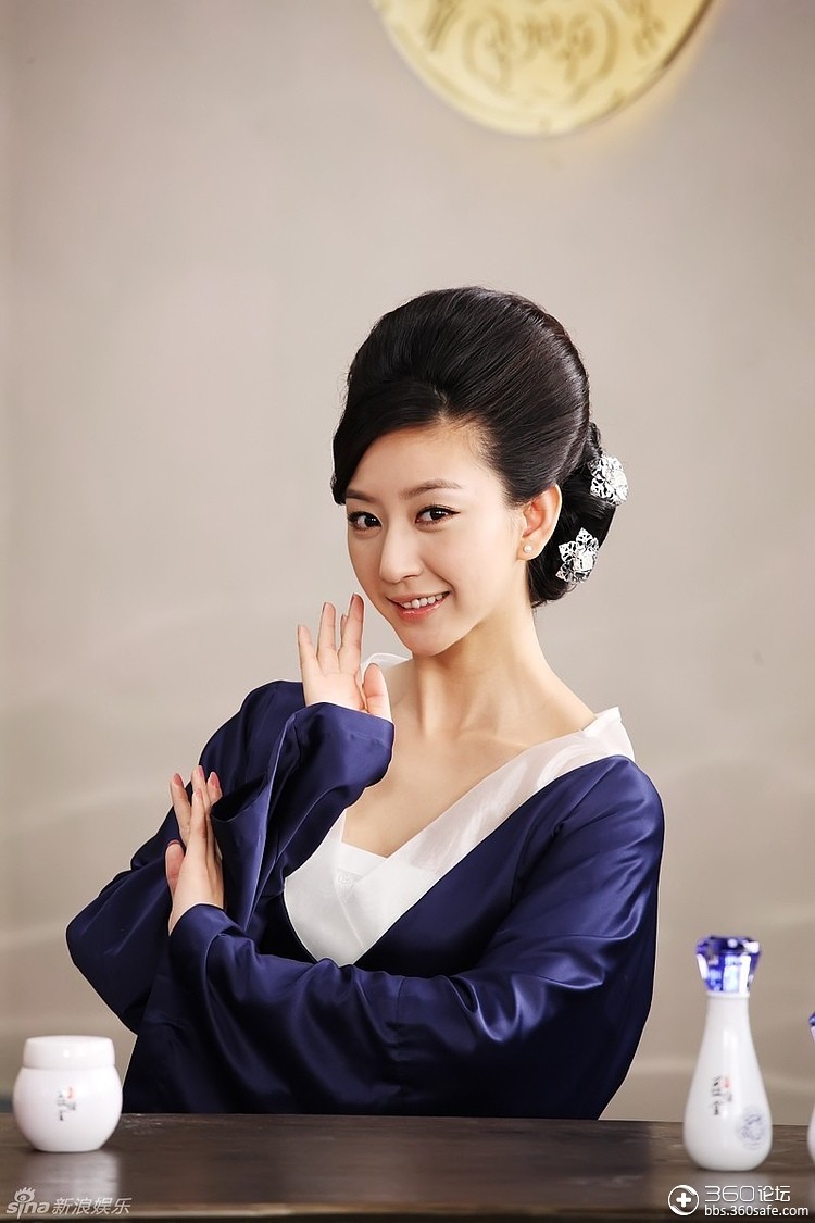 唐一菲古装和服娇美端庄