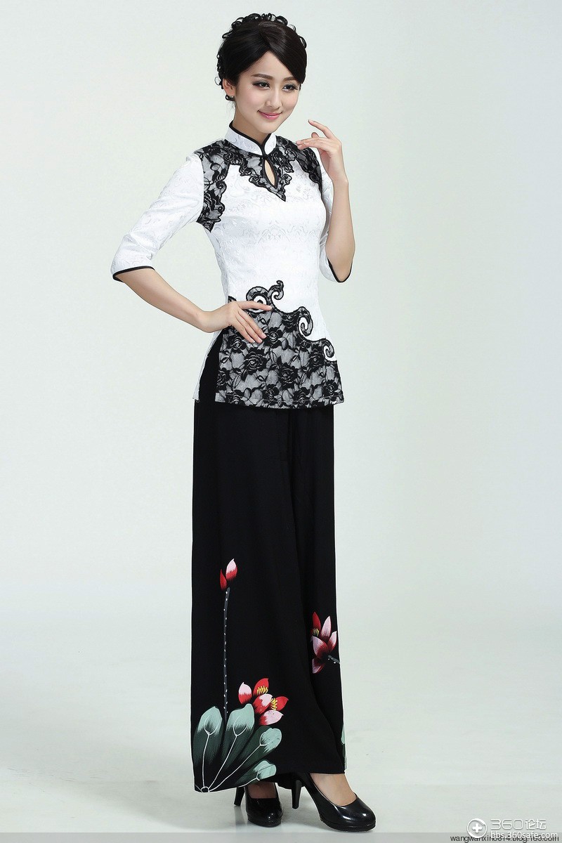 张力文:白大襟荷花裙