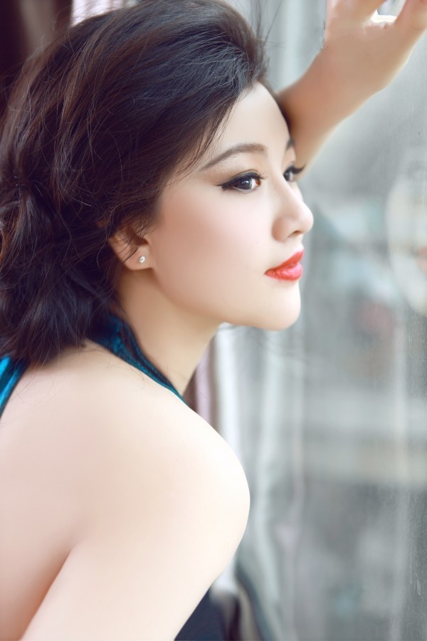 佳人有约——丰腴雪嫩的美女
