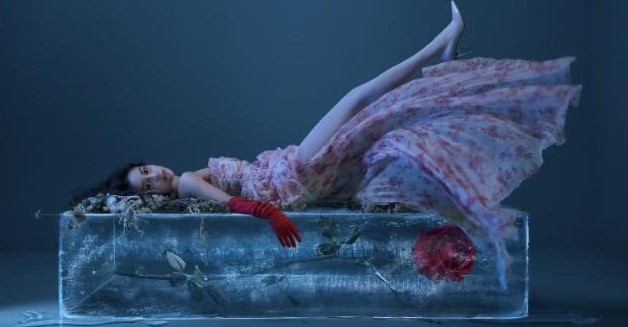 眼神空灵 气质冷艳