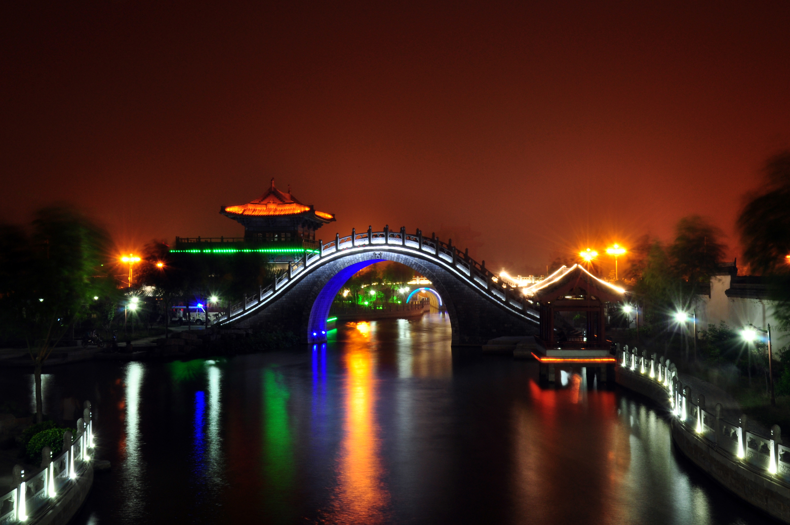 开封水系夜景图片