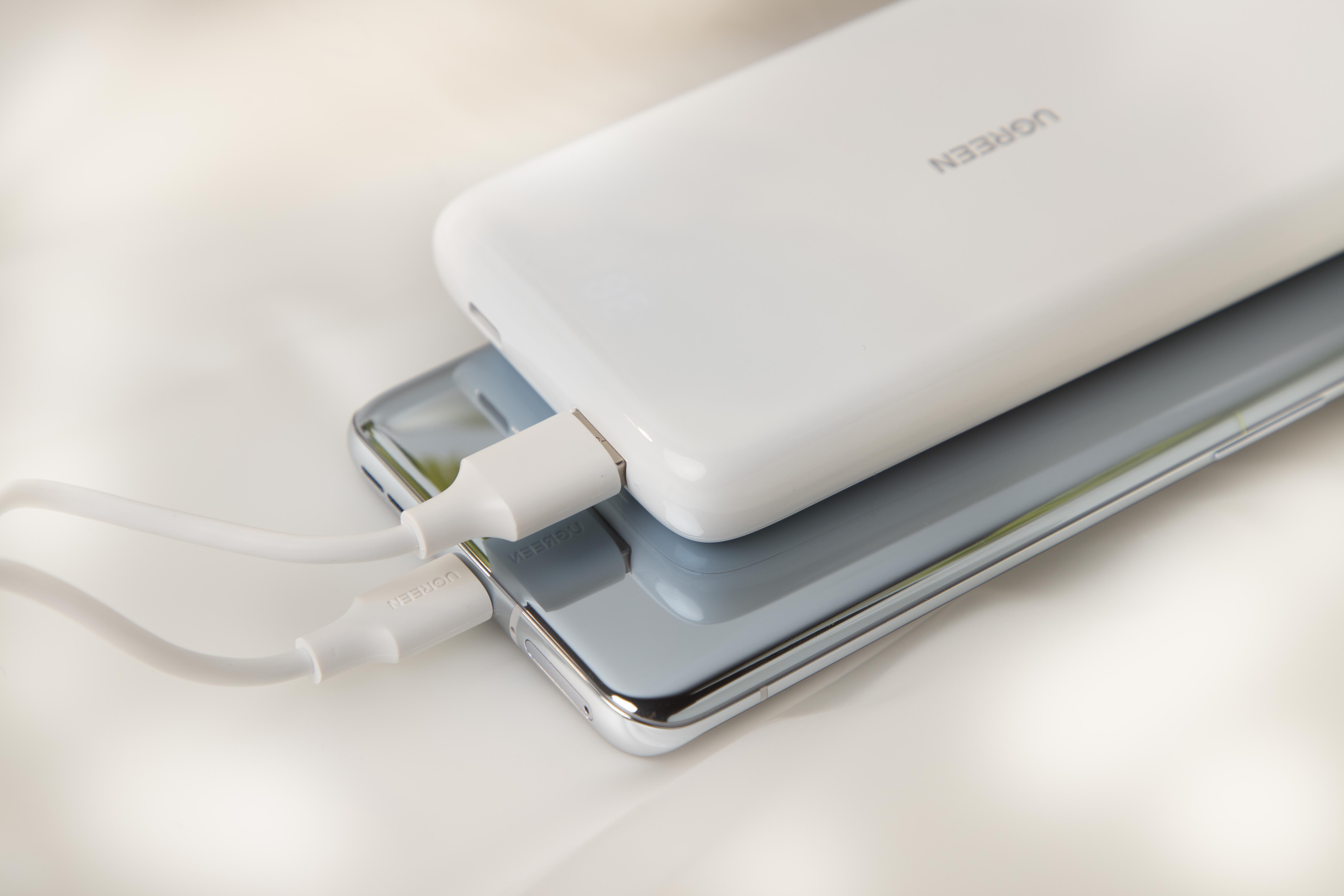 你的手机数码好伴侣 绿联数显充电宝