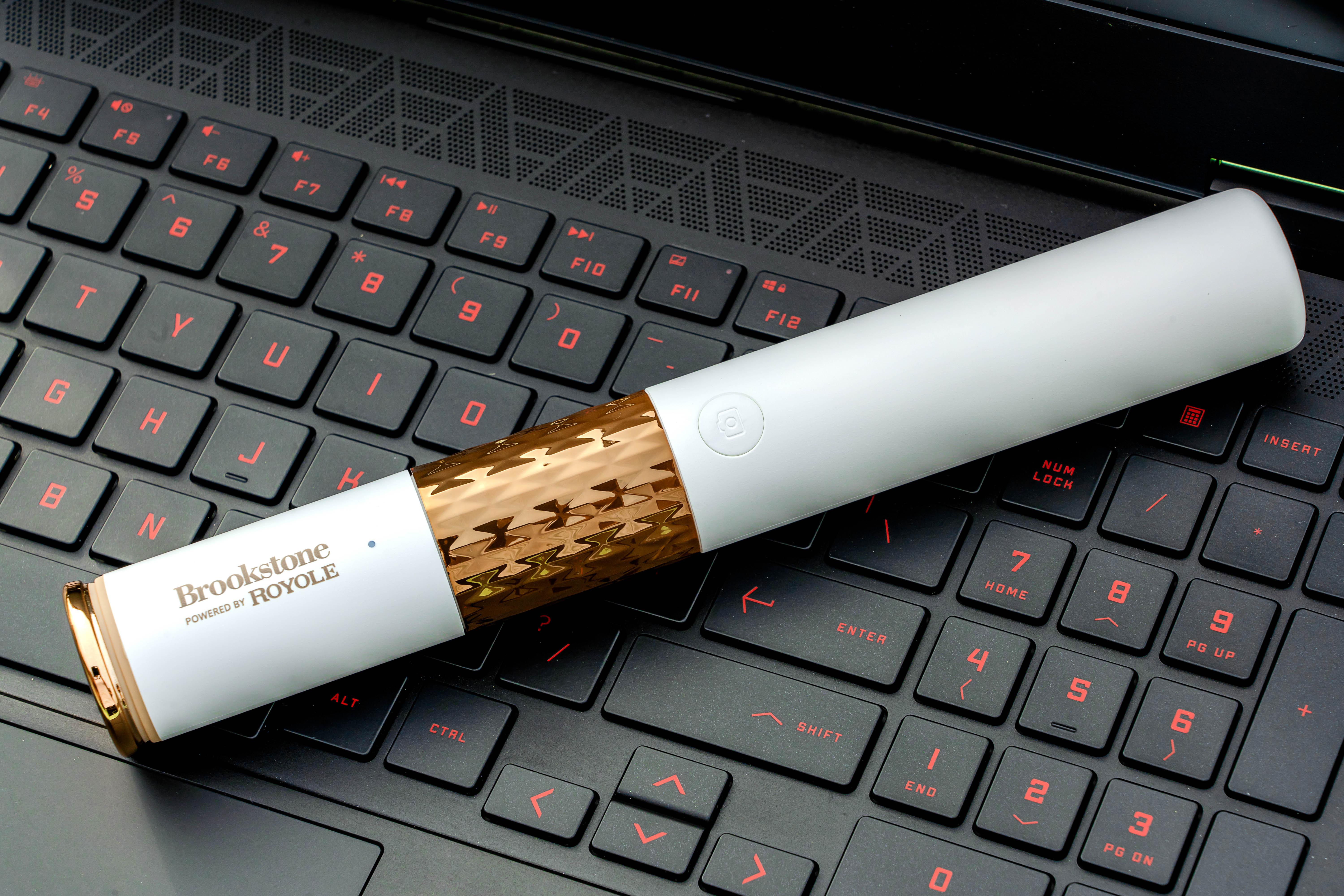 柔性触摸自拍,美颜自拍的新标杆,柔宇自拍杆真的香吗?