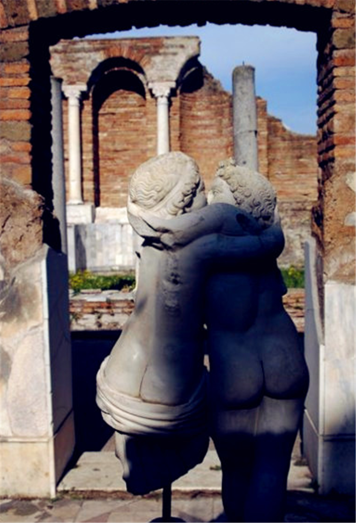 环游世界十世界十大著名接吻雕塑