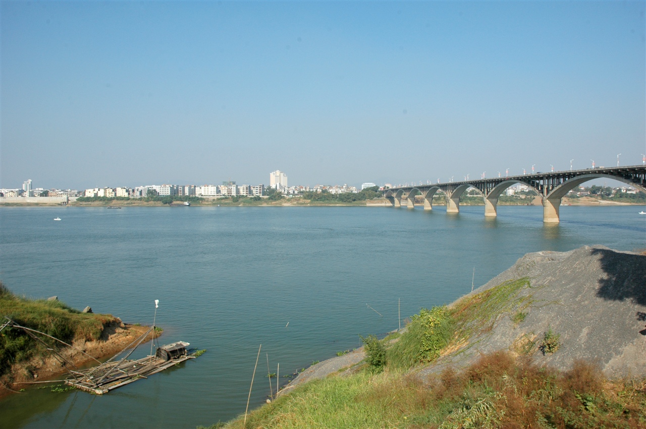 不同的角度不同的时间一样的西江大桥
