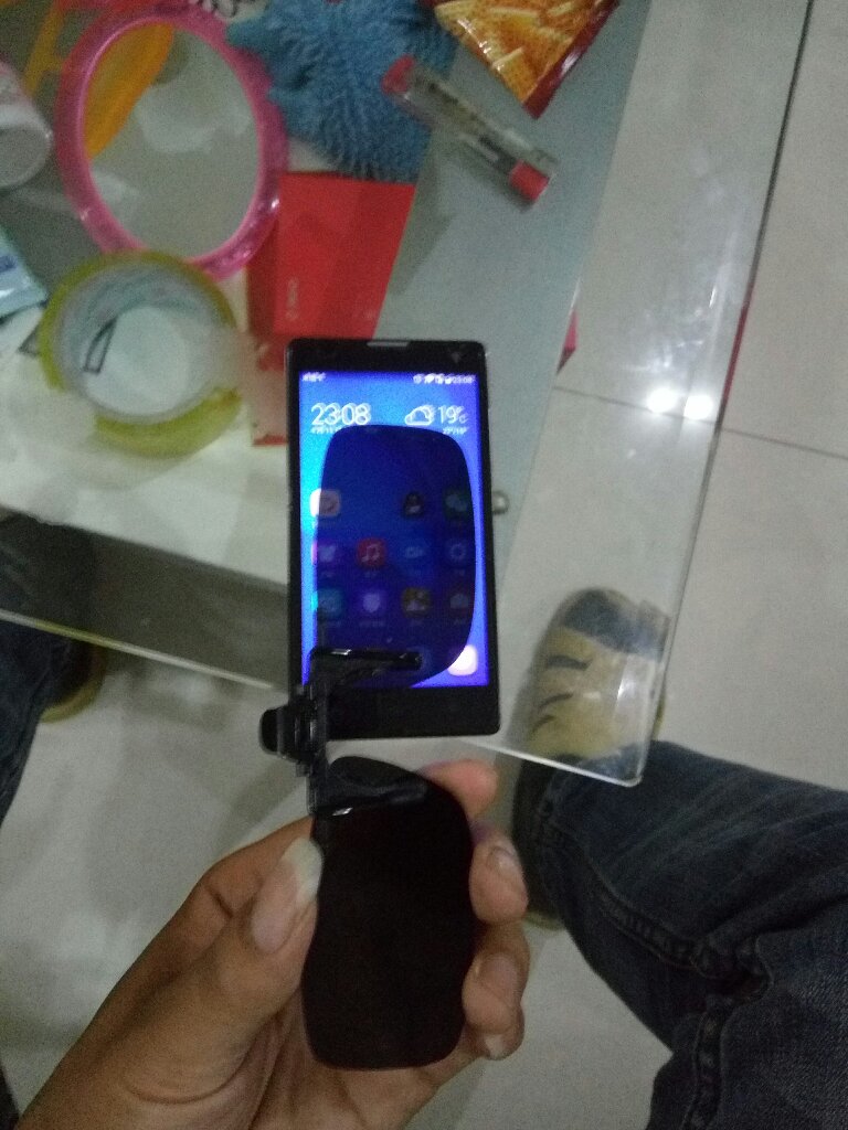 戴偏光镜看手机