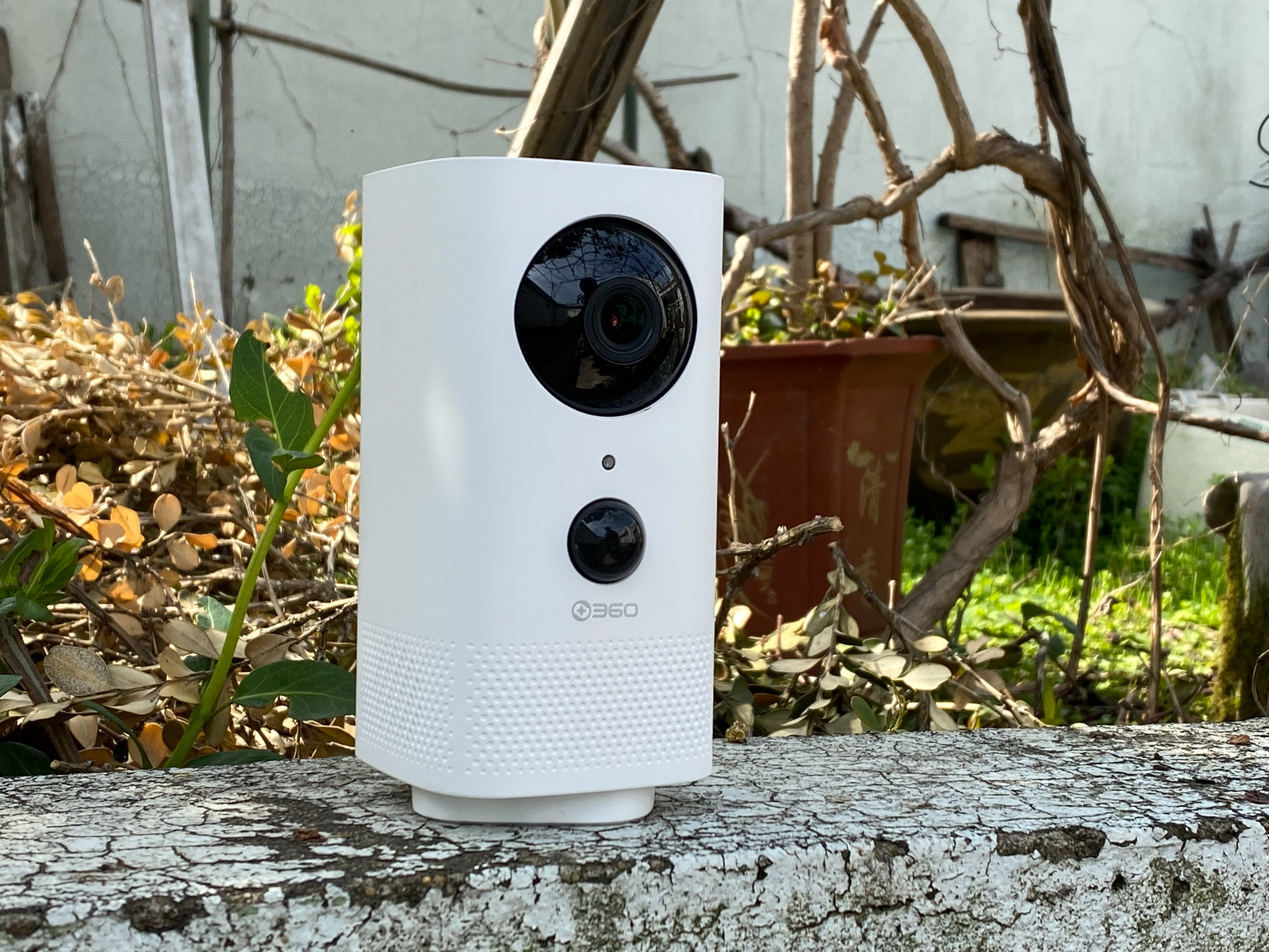 不用插电一样看,360摄像头云台电池版,想看哪里就放哪里