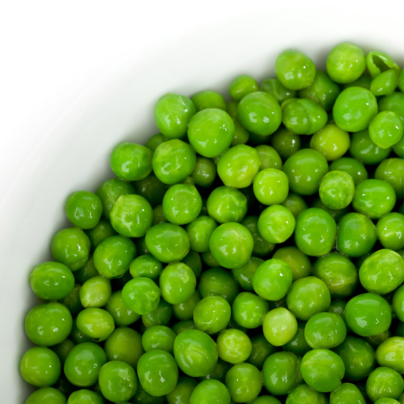 青豆富含不饱和脂肪酸和大豆磷脂有保持血管弹性健脑和防止脂肪肝形成