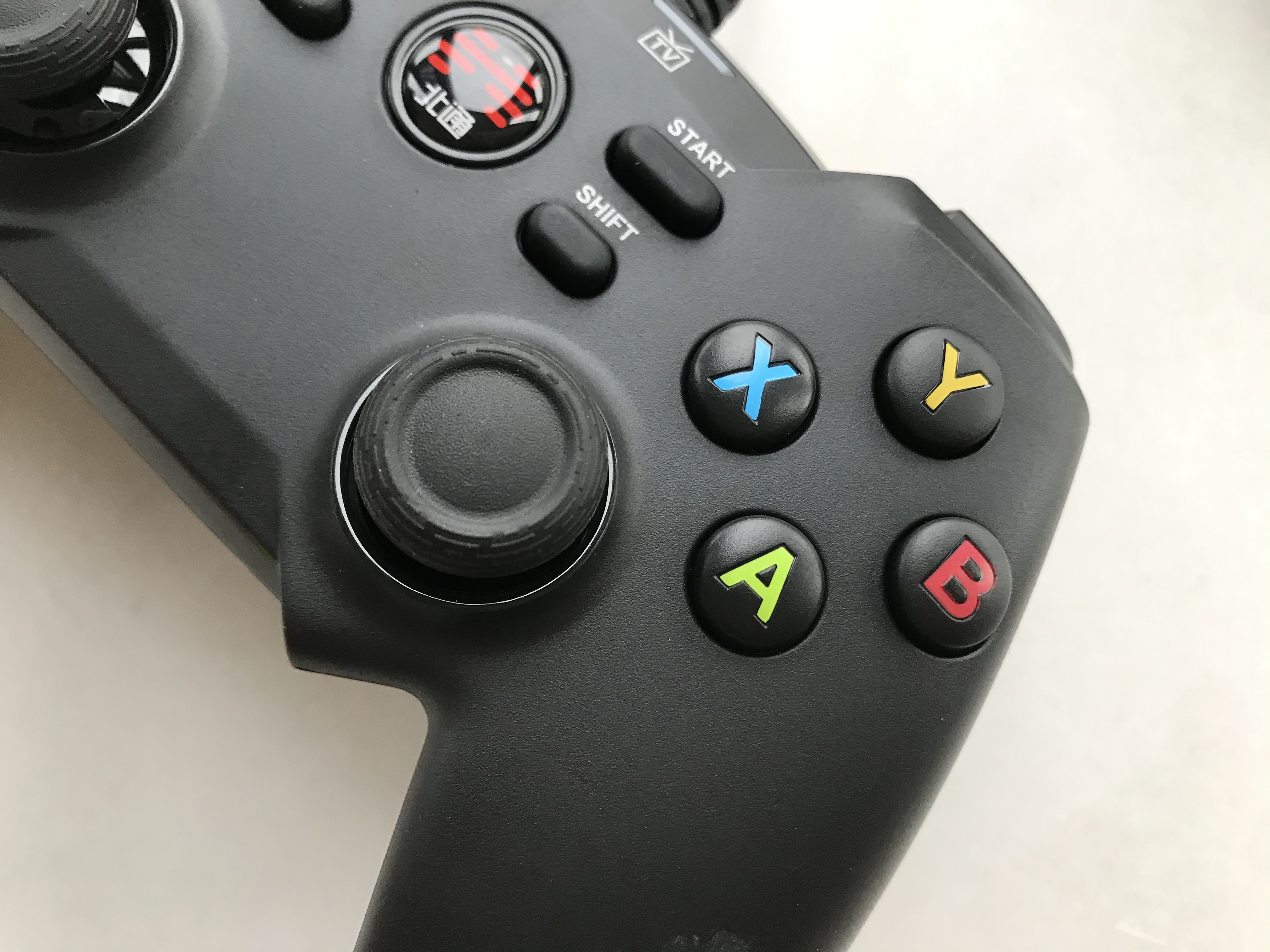 北通蝙蝠4游戏手柄:成功激活客厅娱乐系统