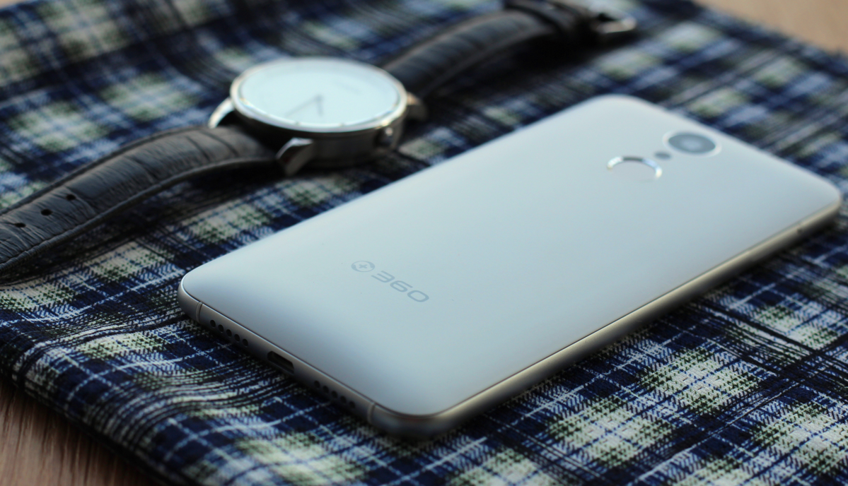 【360手机f4全民开箱】恰到好处的手感--360手机f4图赏析