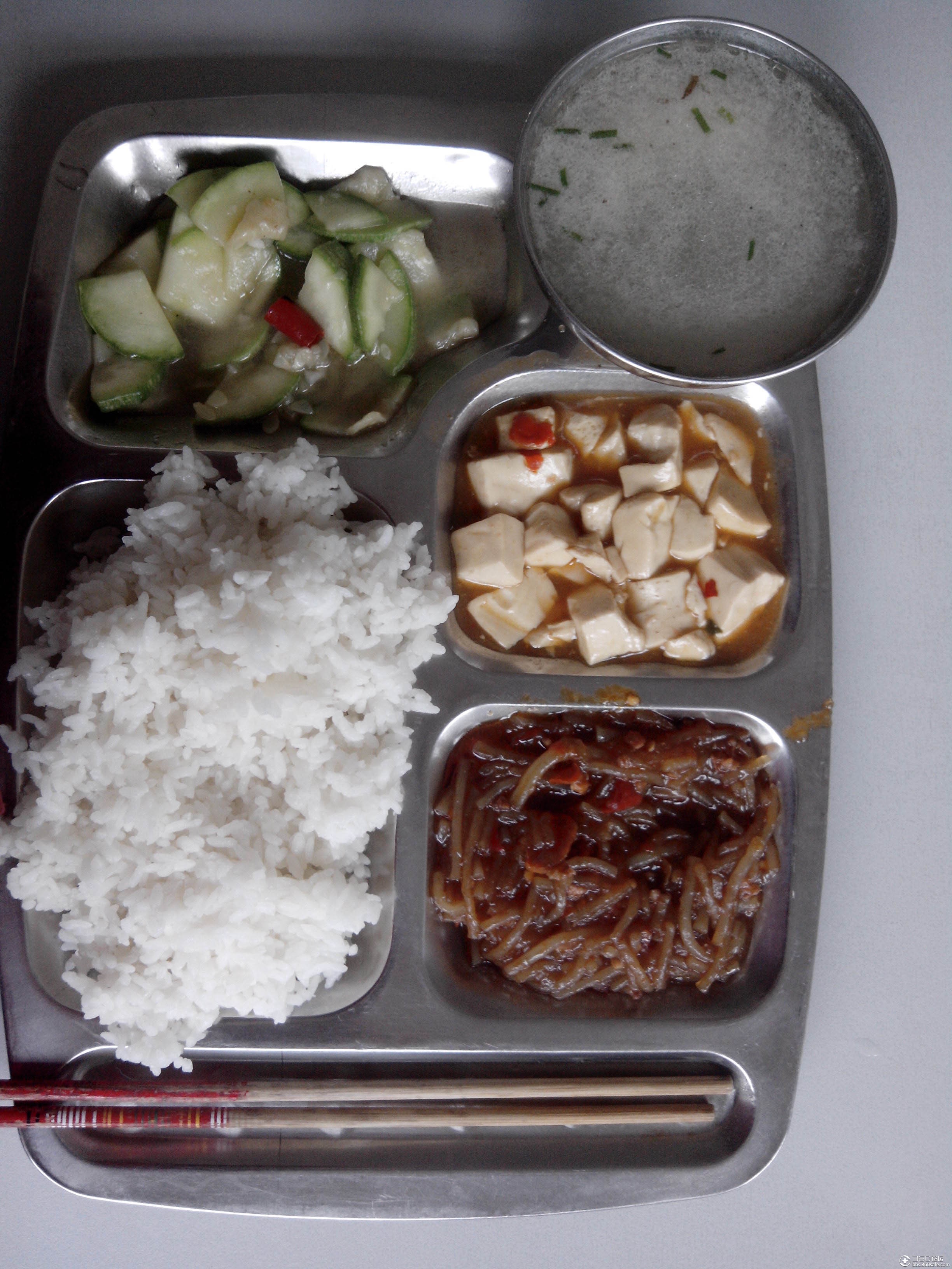 公司食堂盒饭照,大vn821拍